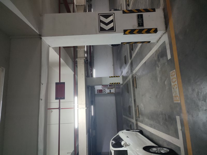 涵翠苑B區(qū)車(chē)位，車(chē)位位于27號(hào)樓電梯口處，22號(hào)樓電梯口北側(cè)，好停車(chē)，位置佳