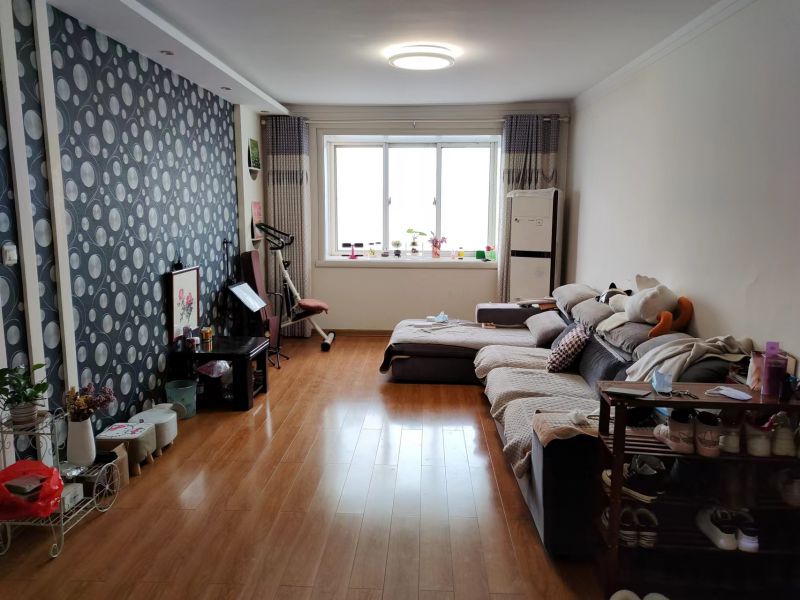 普通裝修3室2廳1衛(wèi)127m279萬(wàn)元